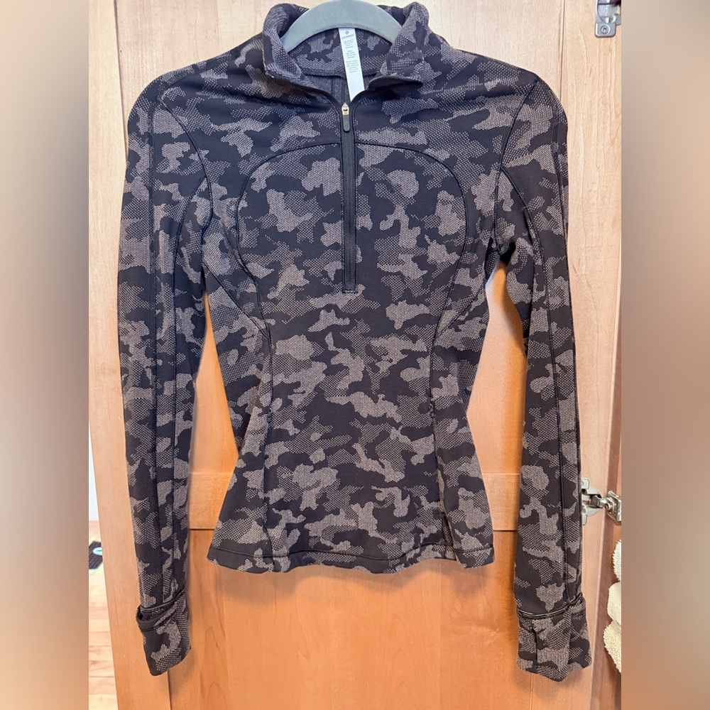 Lululemon long sleeve camo workout shirt with pockets